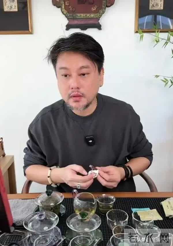 F4踢出局，老婆撕碎体面，"不合群"的朱孝天为自己的言行买了单