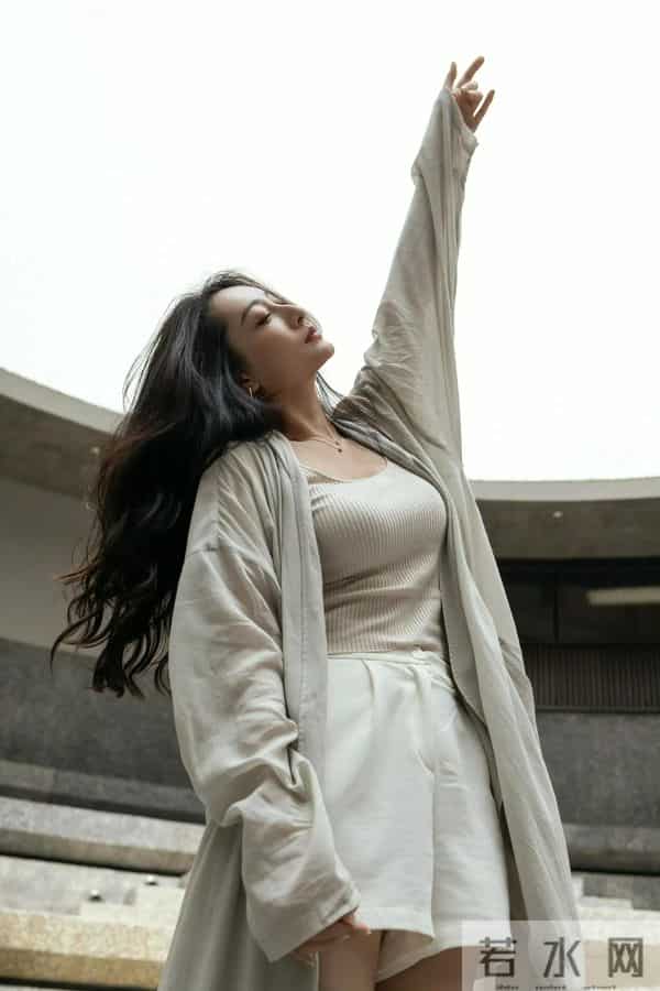 董维嘉性感迷人