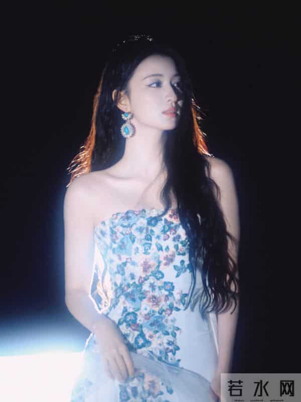 你们看王楚然这个回眸,太美了