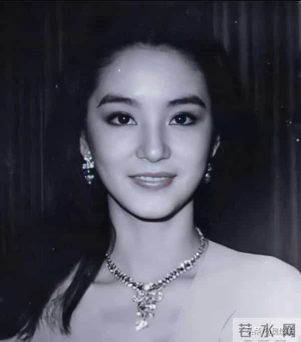 绝对是前无古人后无来者的绝世容颜