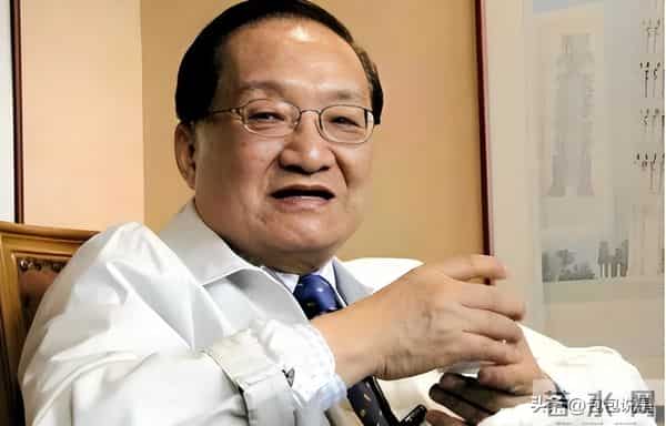 大儿自缢、二儿入狱、大女儿失聪,就小女儿正常,金庸的人生真苦