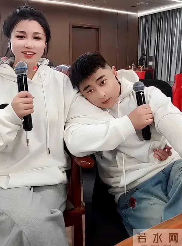 刘程离婚后，新搭档曝光温婉漂亮，两人默契十足，女方母亲很中意