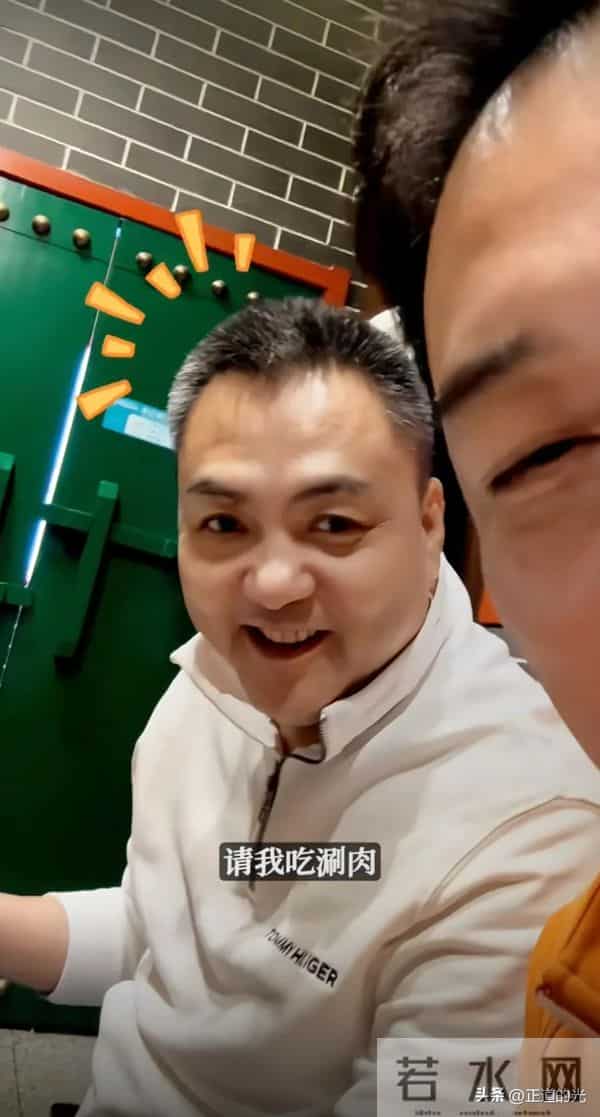 饰演肖剑 55岁朱宏嘉头发花白 胖到200斤 和张晞临吃饭 只能请起糖蒜