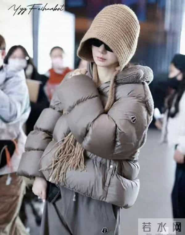 戚薇这身打扮也太绝了!颜值气质双在线,美得让人移不开眼