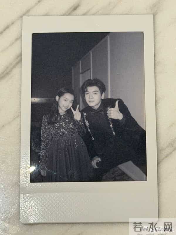 好羡慕！董璇女儿小酒窝一口气晒17张合影，数位明星主动贴脸合照