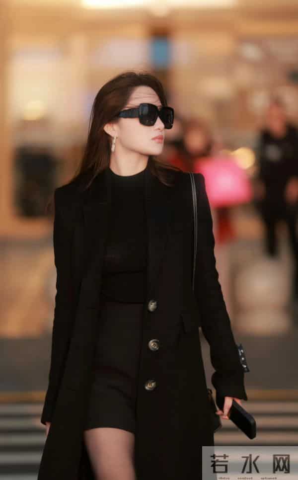 孙嘉璐长腿黑丝，又美又飒！