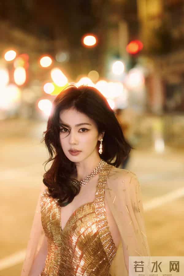 白鹿黄金礼服性感写真