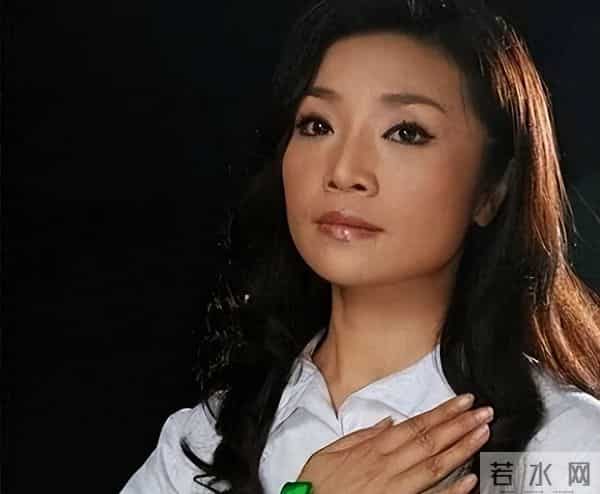 14次上春晚的著名女歌唱家,如今60岁仍未婚,现在的她过得怎样!