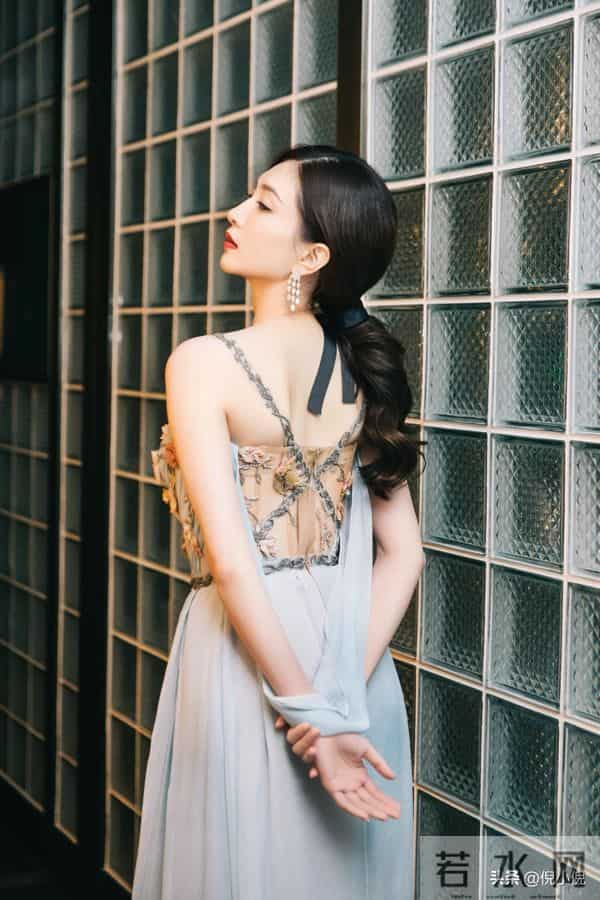 江疏影~COSMO时尚盛典定妆照,好美