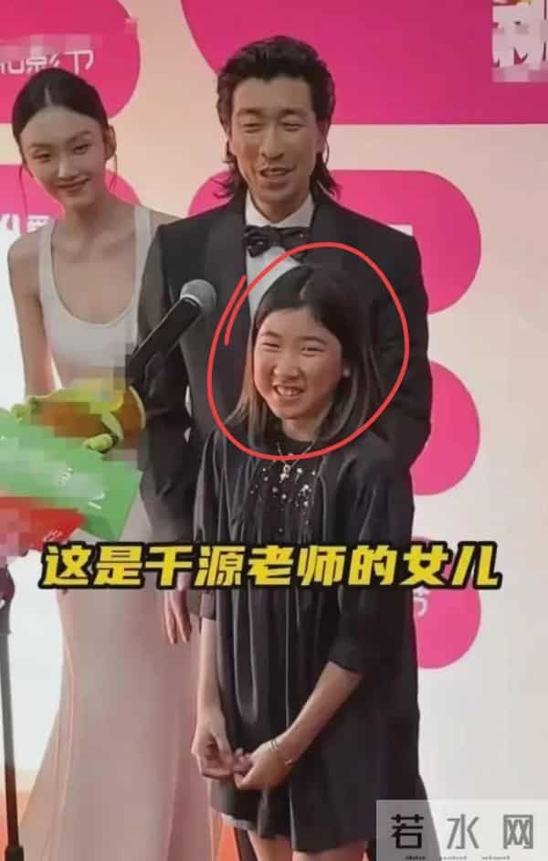 星三代出道！72岁濮存昕为11岁外孙女打call，长相引争议：不适合