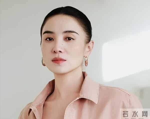 官媒发文，高调官宣45岁宋佳喜讯，她让整个娱乐圈刮目相看