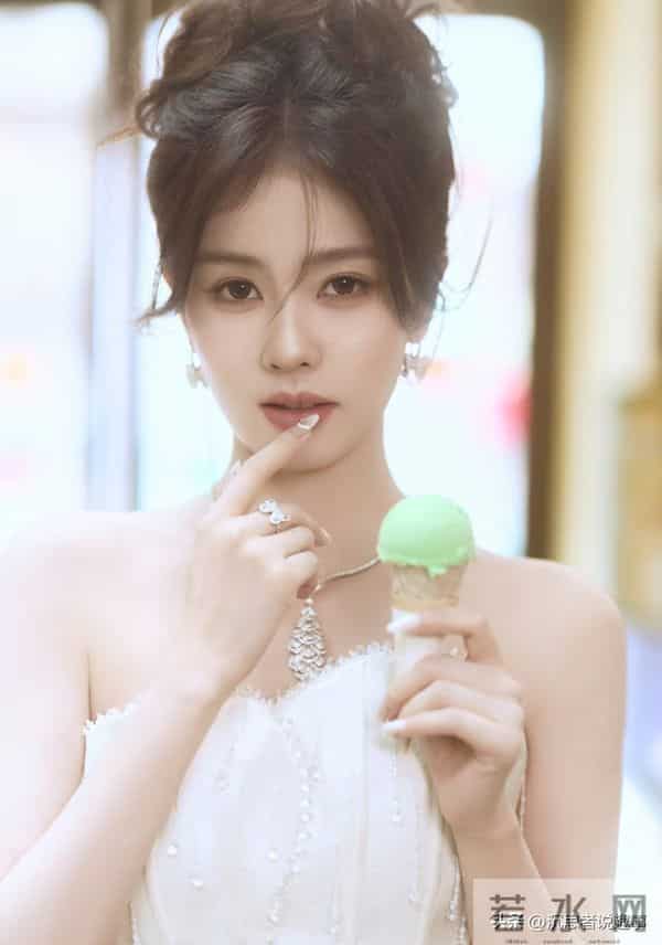 白鹿冰淇淋造型太可爱，白裙造型美出新高度