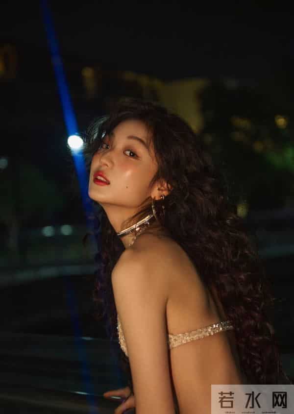 孙千 深V露背裙