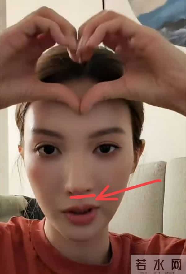 太尴尬！金晨回应医美热搜，直言自己化妆太难看，却难掩嘴歪事实