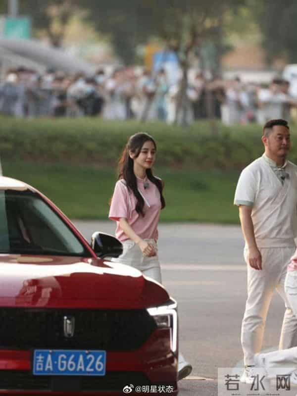 Angelababy生图真的好漂亮，唯独身材比例不太完美