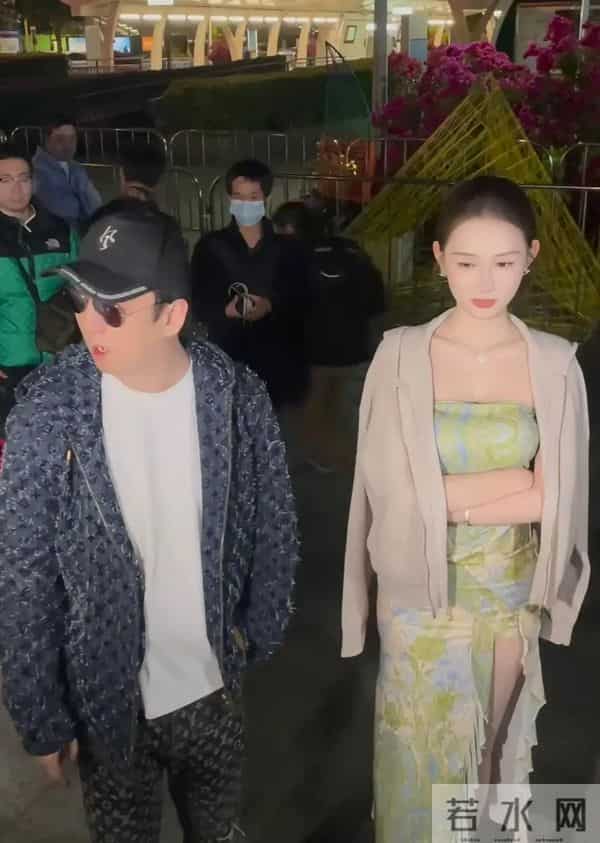 王思聪带新女友逛街!