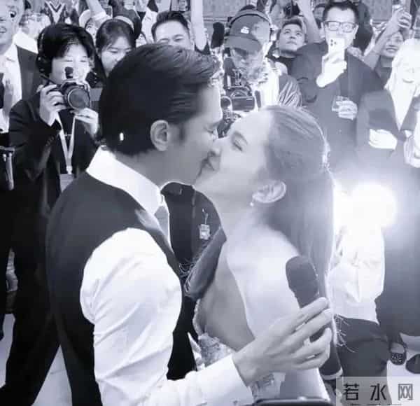 邱泽许玮甯日本度假被偶遇，二人穿着引热议，网友：全靠颜值撑着