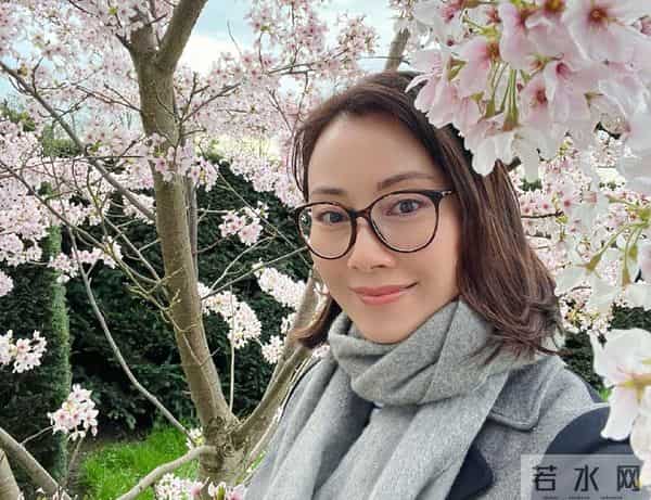 港姐自曝商演被摸私处,小鲜肉倒追她:24岁男追50岁女星?