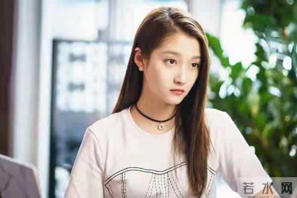 地位变了!官方官宣喜讯刚1个月,关晓彤亮“新身份”,鹿晗赚了