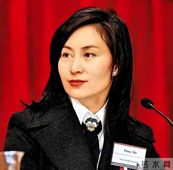 王晶捅破32年谎言！陈百强早逝真因曝光，何超琼背了这么久的锅？