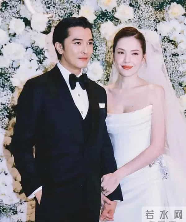 邱泽许玮甯日本度假被偶遇，二人穿着引热议，网友：全靠颜值撑着