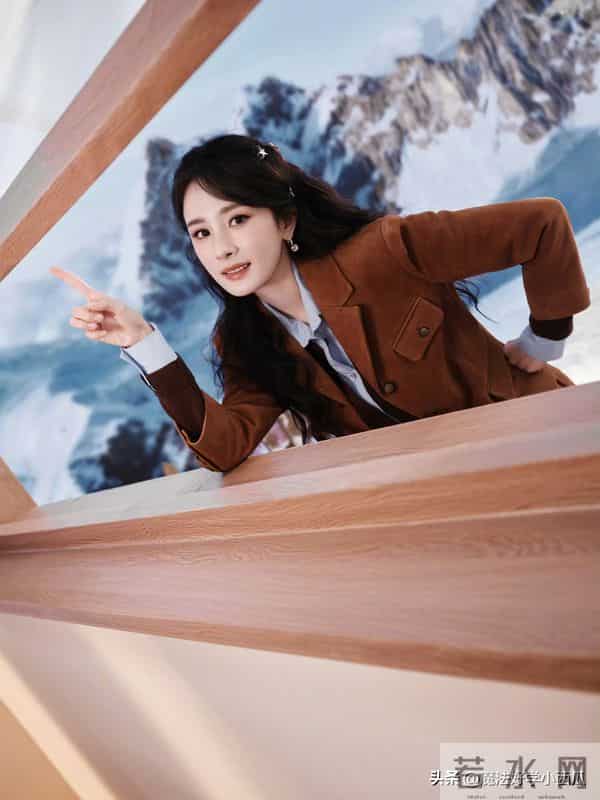 被杨幂今晚学姐造型硬控