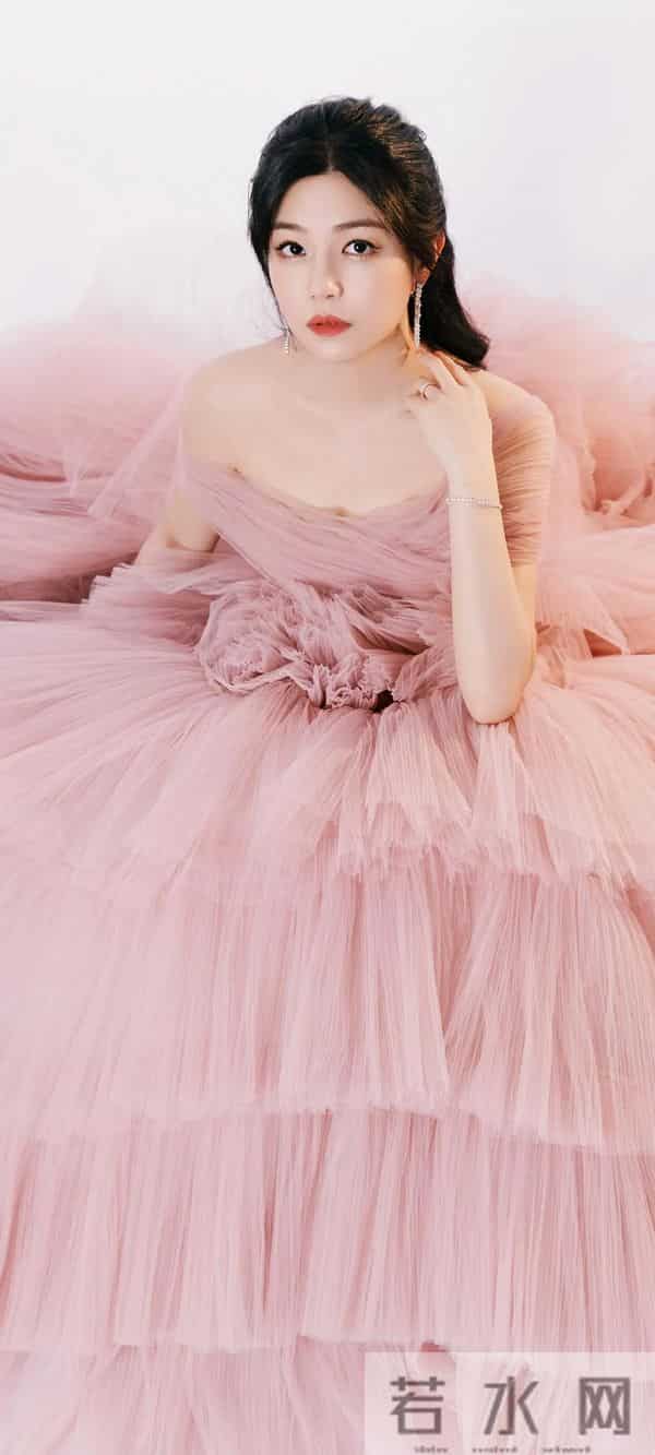 陈妍希,这套旗袍太配她了,最近她和周柯宇姐弟恋简直太火了
