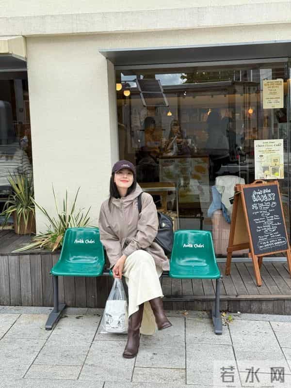 被高圆圆的穿搭惊艳了，衣穿简约，配色大气，46岁尽显优雅气质