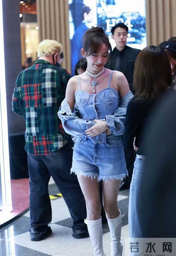 程潇牛仔穿搭大长腿