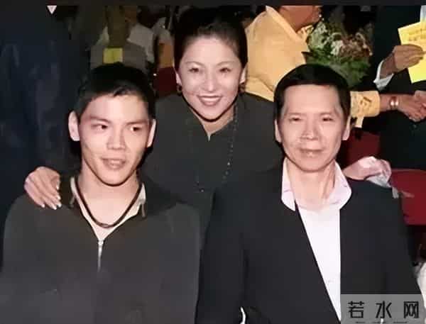 星三代出道！72岁濮存昕为11岁外孙女打call，长相引争议：不适合