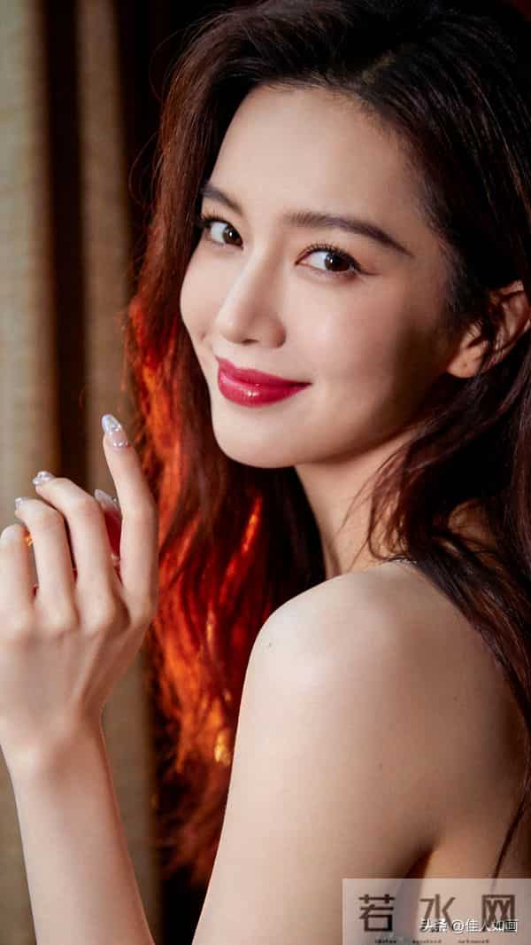 红棕长发配柔光灯，甜妹优雅气质藏不住