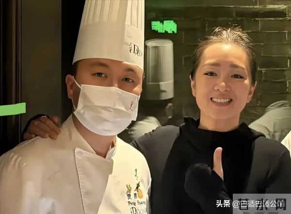 巩俐再次陪同马克龙访华,这已是第三次了,她凭的是啥?