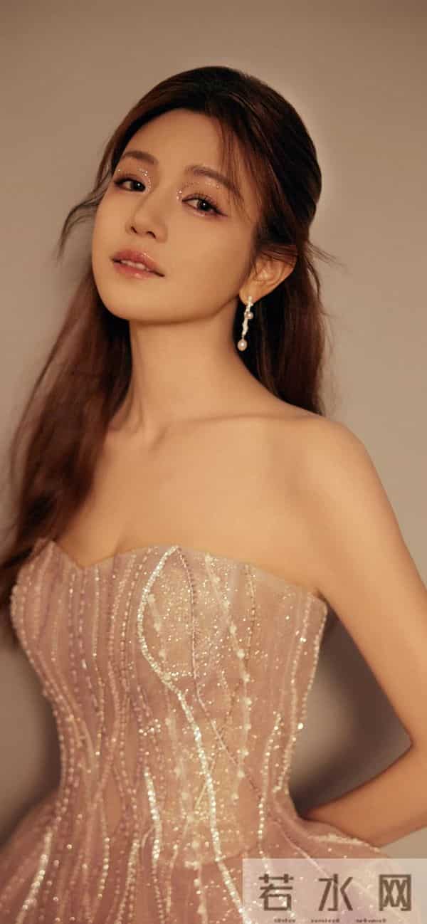 陈妍希,这套旗袍太配她了,最近她和周柯宇姐弟恋简直太火了