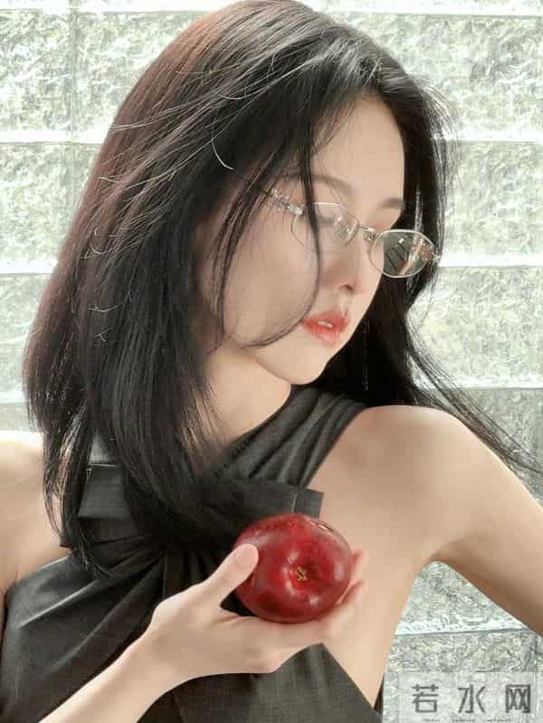 陈都灵小性感小妈级别