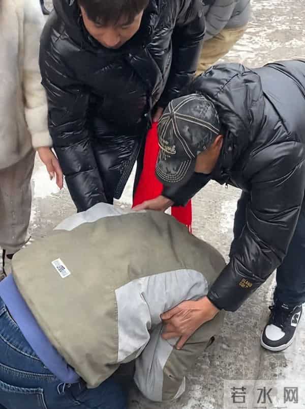 沈晓阳的归来圆了亲爸抱孙子的愿望,一家四口返程,哥哥意外爆火