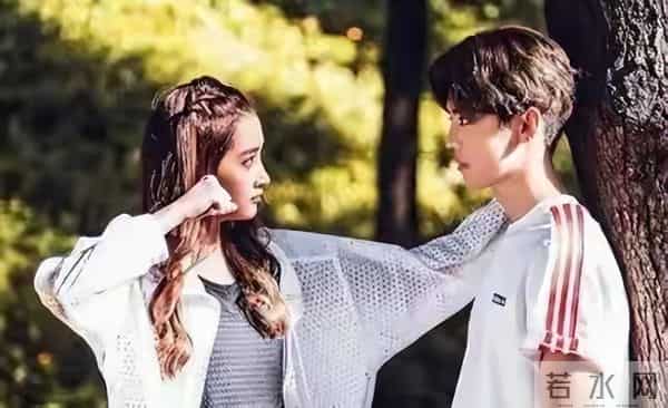 地位变了!官方官宣喜讯刚1个月,关晓彤亮“新身份”,鹿晗赚了