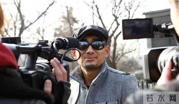 事实证明，"消失"9年的歌手阿宝，早就走上了一条"不归路"