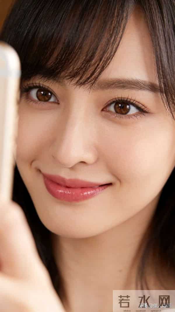 清灵眉眼+甜笑，初恋感直接拉满