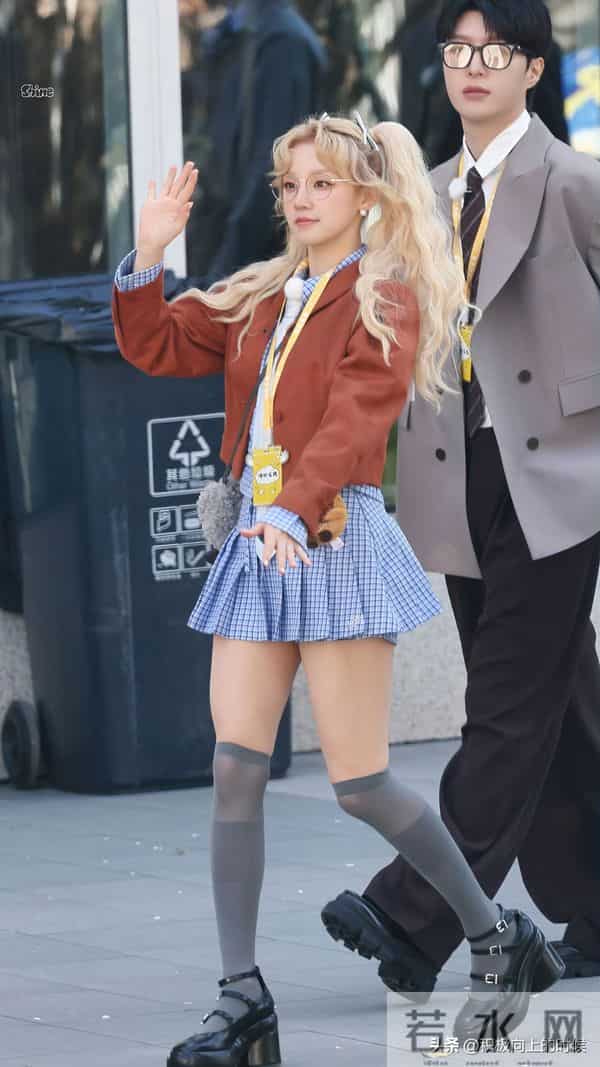 宋雨琦｜吊带超短裙