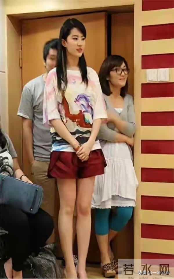 早期刘亦菲超短裤只仙不欲