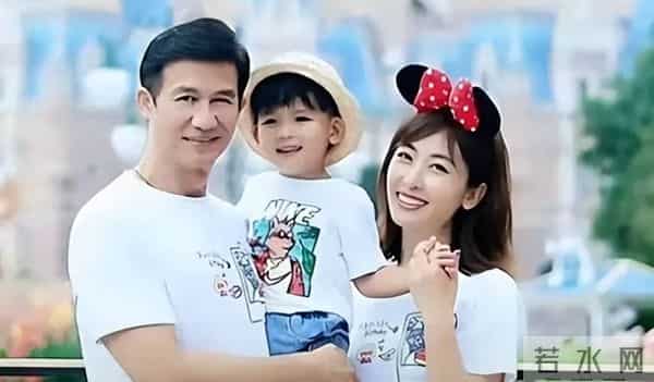 被张铁林伤害后，嫁给了"臭名昭著"的他，如今才懂她有多清醒