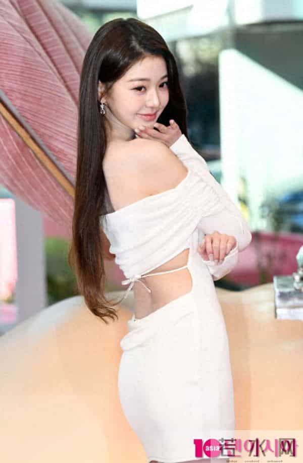 张元英今日线下活动新闻图,高跟美腿让人惊艳