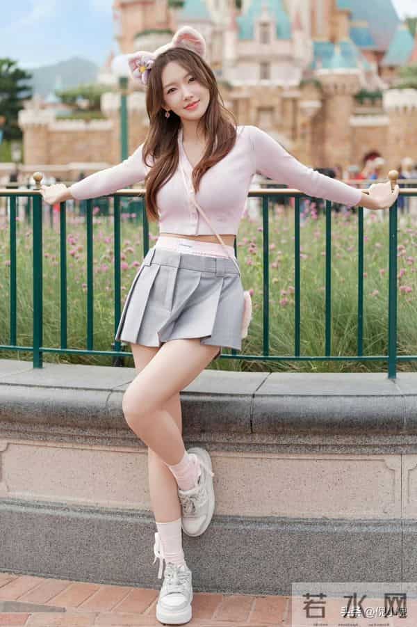 程潇少女感十足,甜美笑容感染力满分