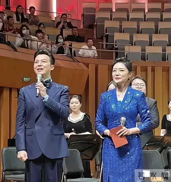 曾经的女神主持人居然这么苍老了，差一点都没有认出来