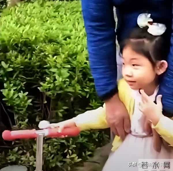 73岁濮存昕支持外孙女拍戏被质疑，骄傲发文称“我们家的小天使”