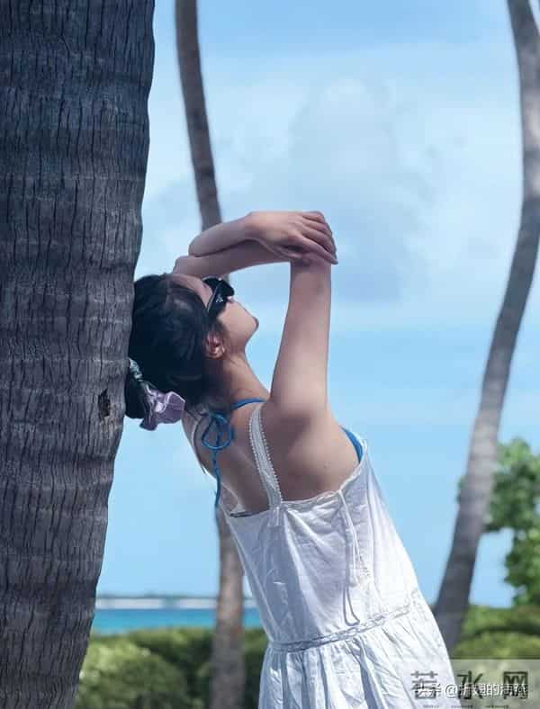 关晓彤，泳装穿搭壁纸精选图集