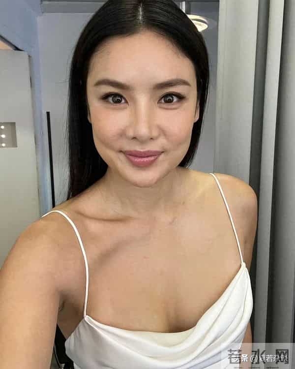 乐基儿脸圆了,人松了,两度离婚后带儿子定居国外:现在最自由