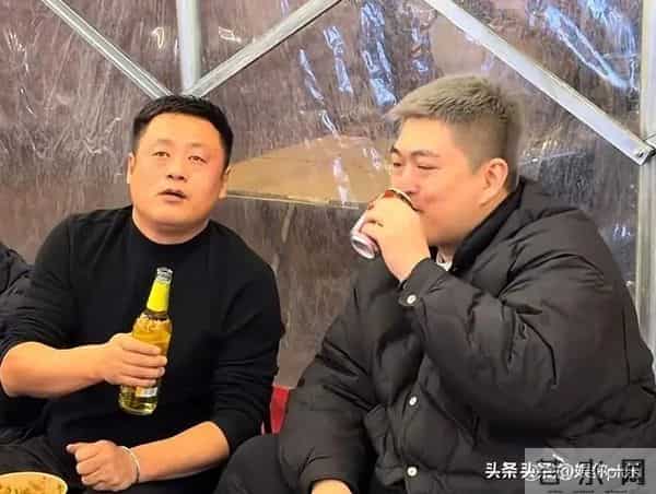 赵家班深夜聚餐赵一楠请客,和宋晓峰像父子,钱多到花不完很低调