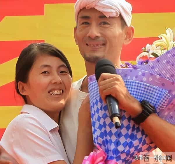 事实证明,“消失”9年的歌手阿宝, 早就走上了一条“不归路”