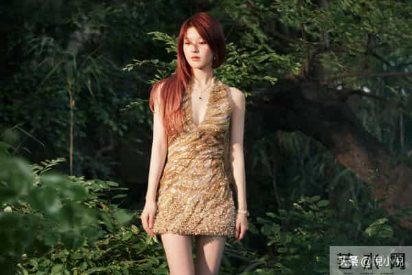 赵露思金色深V短裙 Rahul Mishra 2025春夏